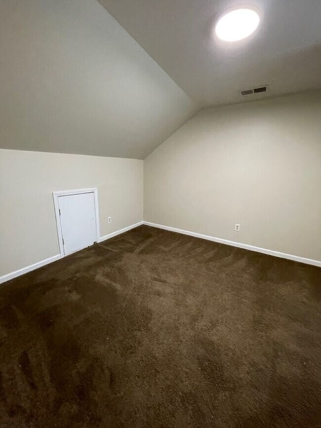 Building Photo - Must see this 4 bedroom 2.5 bath townhouse with 1 car garage .