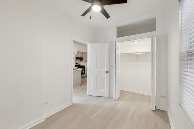 Building Photo - 912 N Ashland Ave