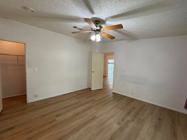 Building Photo - 2 Bedroom / 2 Bath Mobile Home with Office/Flex Space – Suwannee County (16th Street)