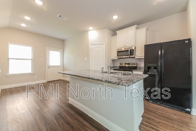 Building Photo - 6415 Graceland Dr