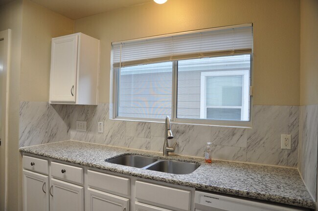 Building Photo - 20734 Settlers Lake Cir N