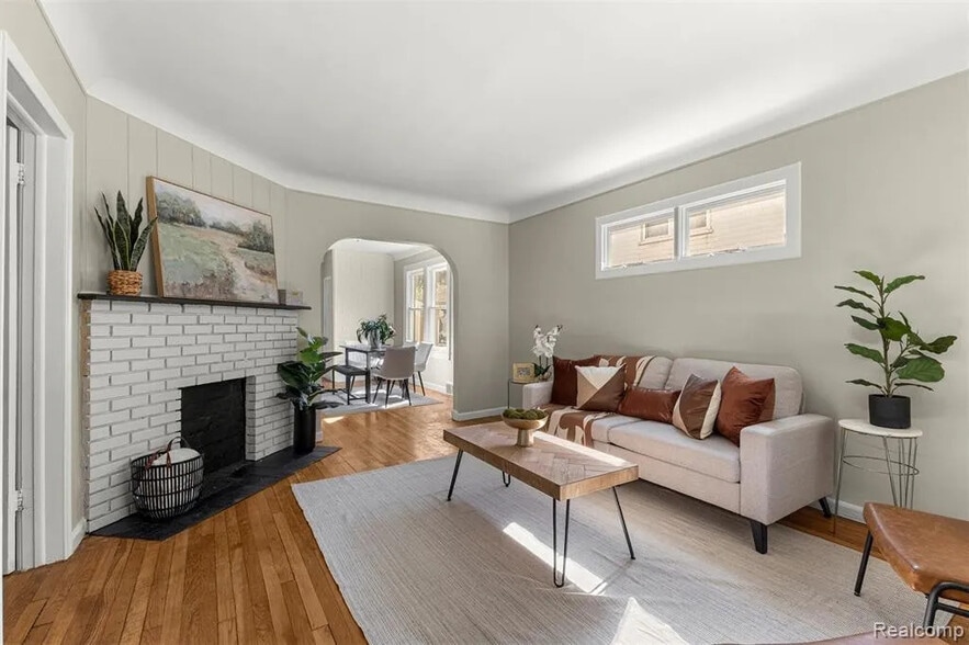 Building Photo - 3369 Pelham St