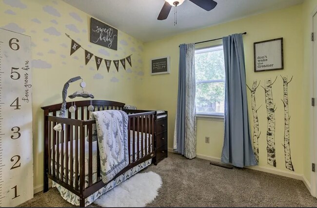 Building Photo - 420 SE Onyx Dr