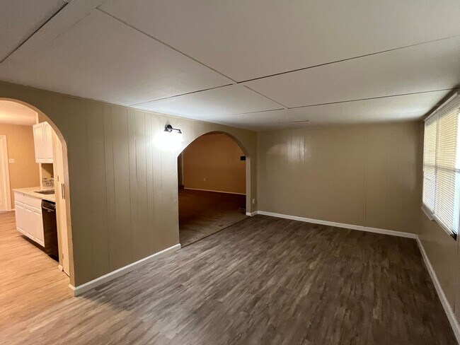 Building Photo - 103 Meadow Way