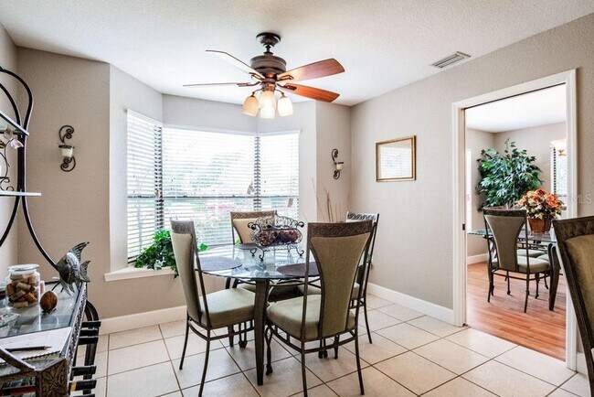 Building Photo - 3 bedroom 3 bath executive home in Imperia...