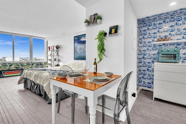 Building Photo - 1100 West Ave