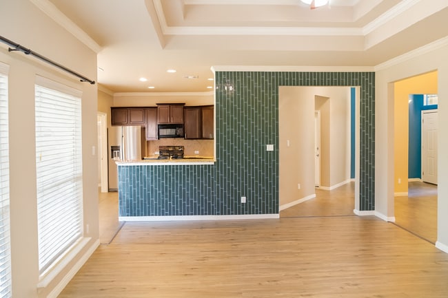 Building Photo - 219 Chering Dr