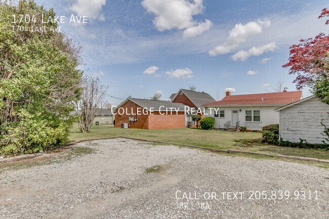 Building Photo - 1704 Lake Ave
