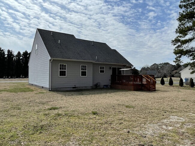 Building Photo - 1331 Middleneck Dr