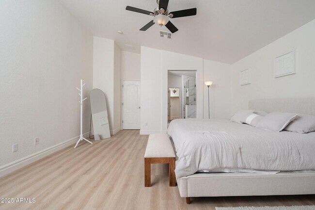 Building Photo - 25256 W Darrel Dr