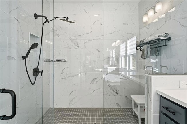 Building Photo - 415 Oakleigh Ave