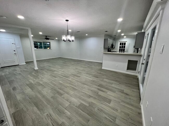 Building Photo - 1710 Longhorn Dr