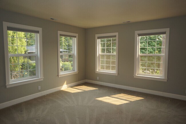 Building Photo - Spectacular NW Portland 4 bedroom with gue...