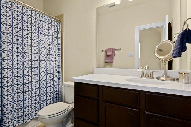 Building Photo - 8406 Oak Leaf Point Dr
