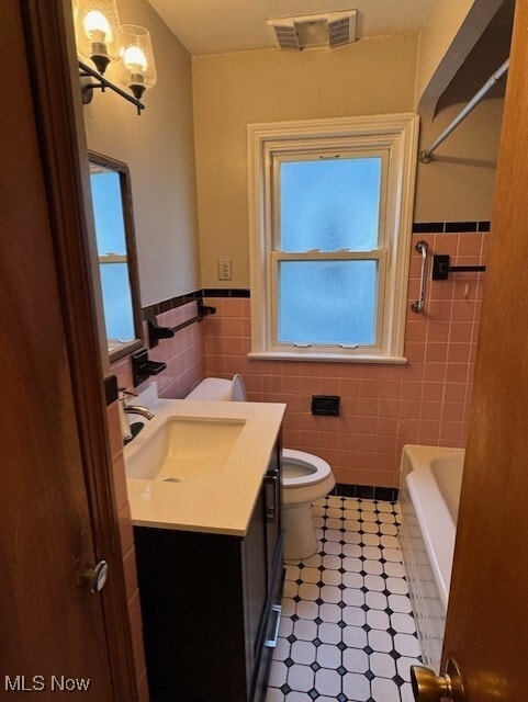 Building Photo - 385 E 271st St