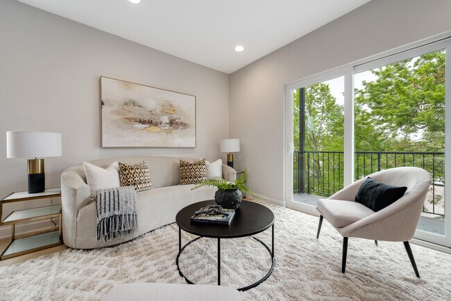 Building Photo - 1631 N Lawndale Ave