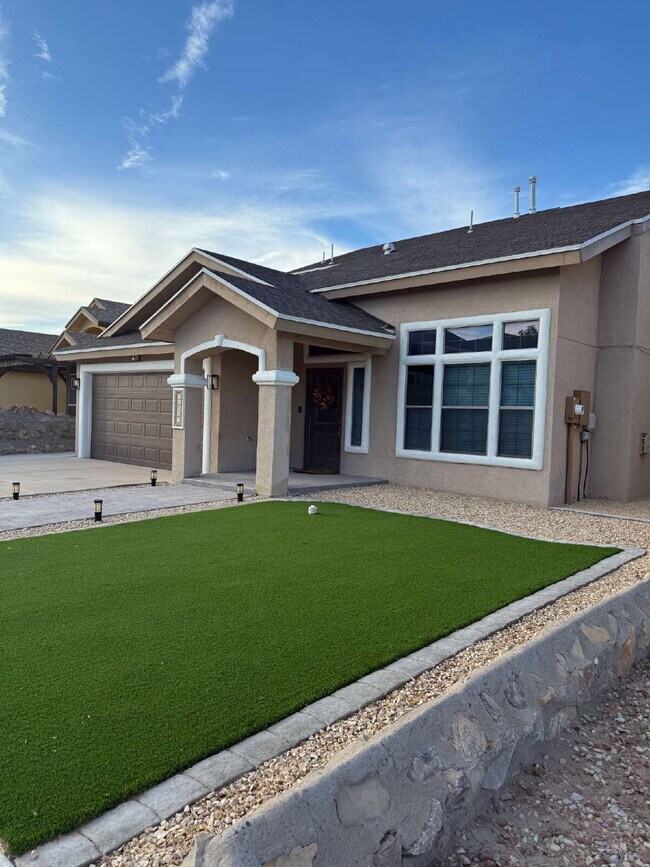 Building Photo - "Charming 3-Bed Oasis with Granite Touches & Cozy Fireplace in El Paso!"