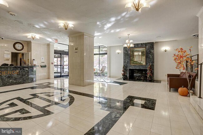 Building Photo - 1121 Arlington Blvd