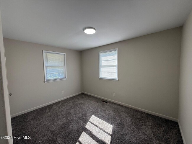 Building Photo - 126 Kitt Dr