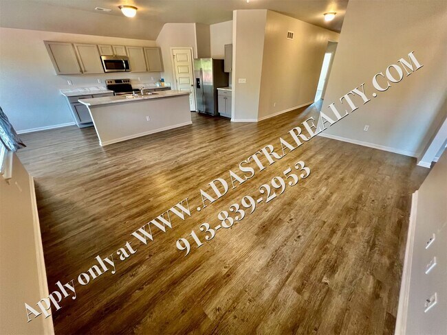 Building Photo - Like New Ranch in Spring Hill-Available in...