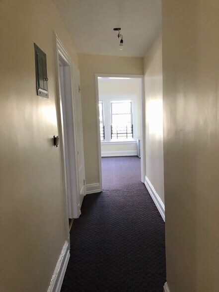 Building Photo - 9524 Van Wyck Expy