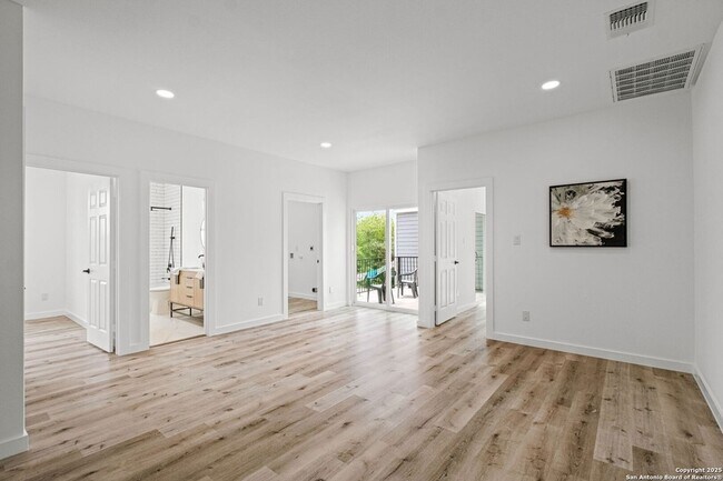Building Photo - 420 Dreiss St