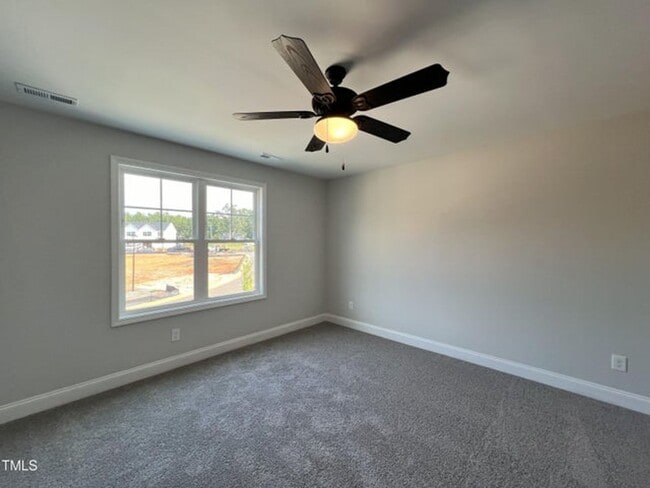 Building Photo - MOVE IN READY -3 Bed, 2.5 Bath 1 car garag...