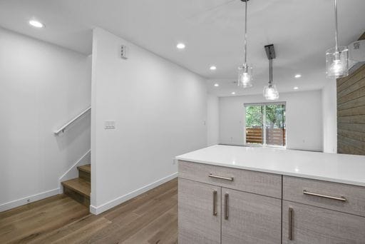 Building Photo - Modern Beacon Hill Townhouse Available for Rent!