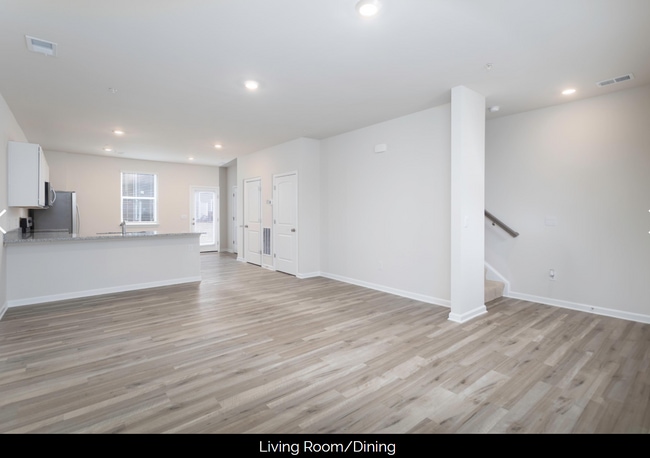 Building Photo - 128 JULIE Ln