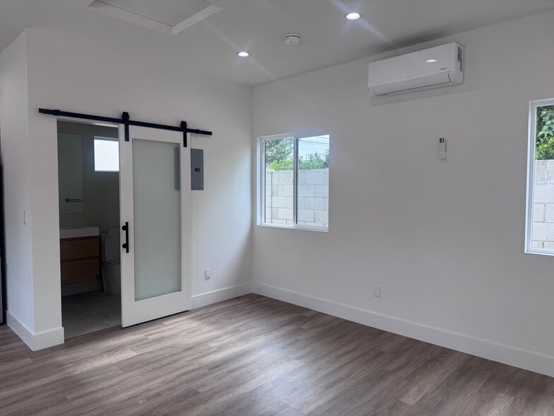 Bathroom barn door - 2320 N Naomi St