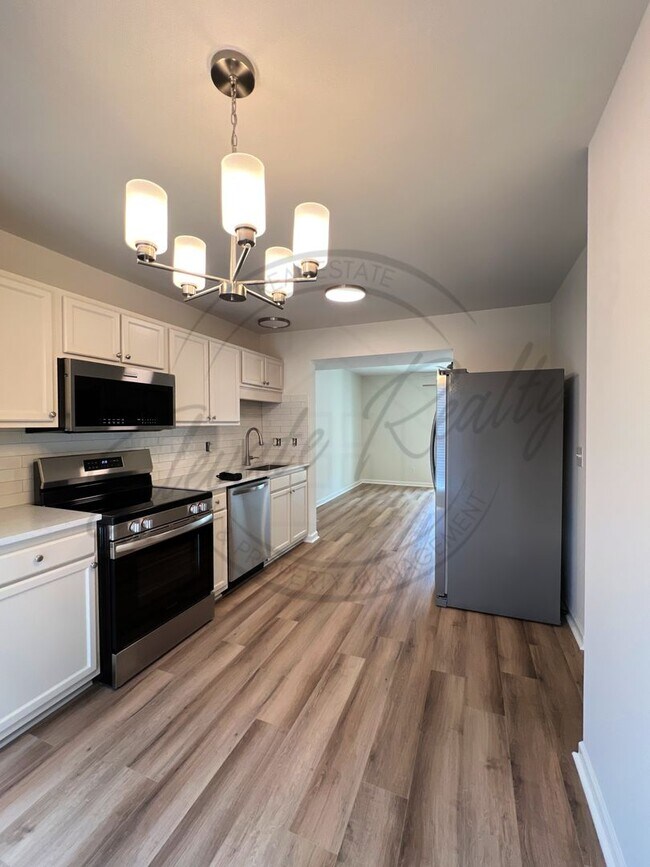 Building Photo - SPECIAL: FIRST MONTHS RENT FREE! Two Bedro...