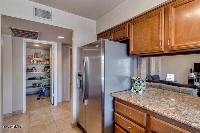 Building Photo - 6768 E Grandview Dr