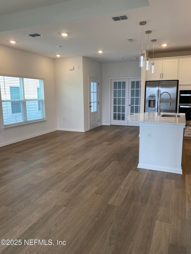 Building Photo - 214 Water Elm Walk