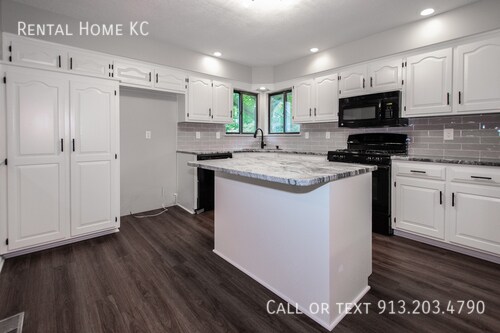 Building Photo - 7920 W 113th Terrace