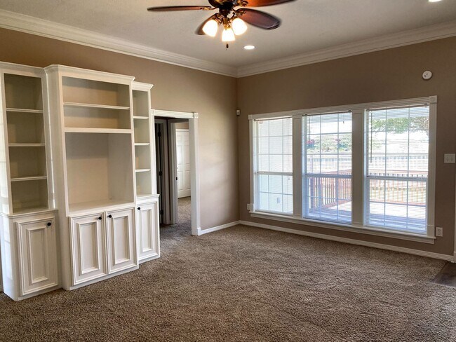 Building Photo - FABULOUS THREE BEDROOM HOME WITH LARGE DECK, FIREPLACE AND FLEX ROOM