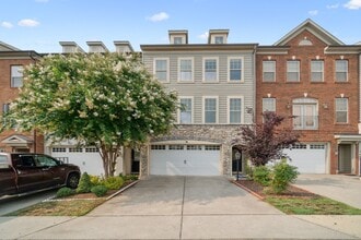 Building Photo - *Luxury, 4-level Broadlands town home zoned for the most desired schools in Ashburn (Mill Run/Eag...