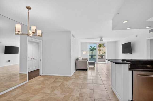 Building Photo - 403 S Sapodilla Ave