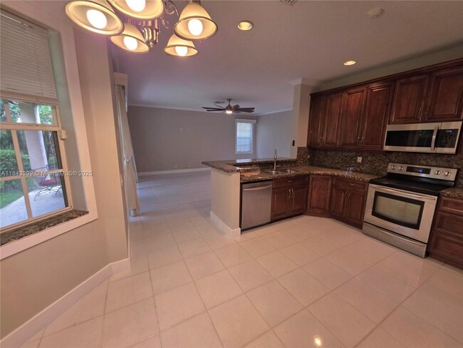 Building Photo - 584 Cambridge Dr