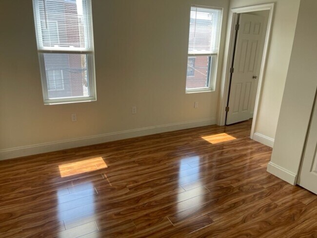 Building Photo - Grad Hospital 2 Bedroom