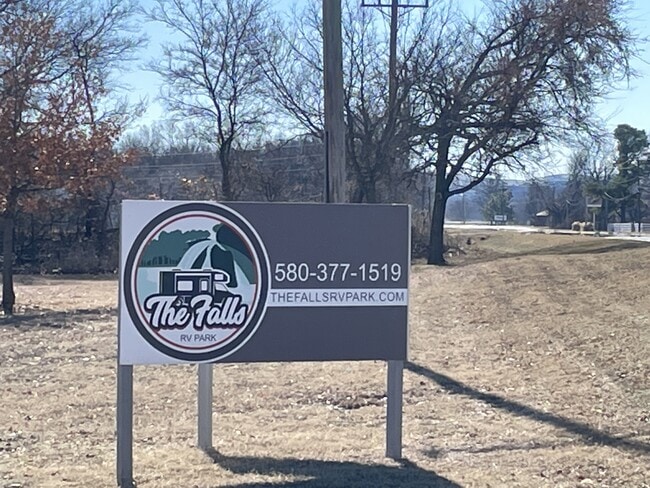 Building Photo - 2 Cabin Rd