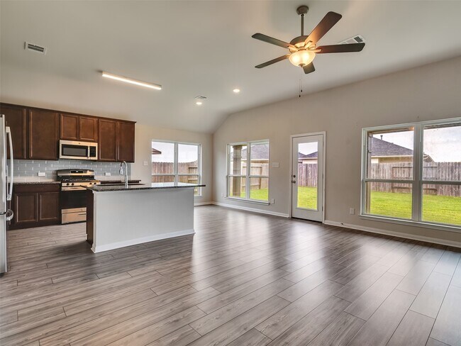 Building Photo - 8216 Tourmaline Wy