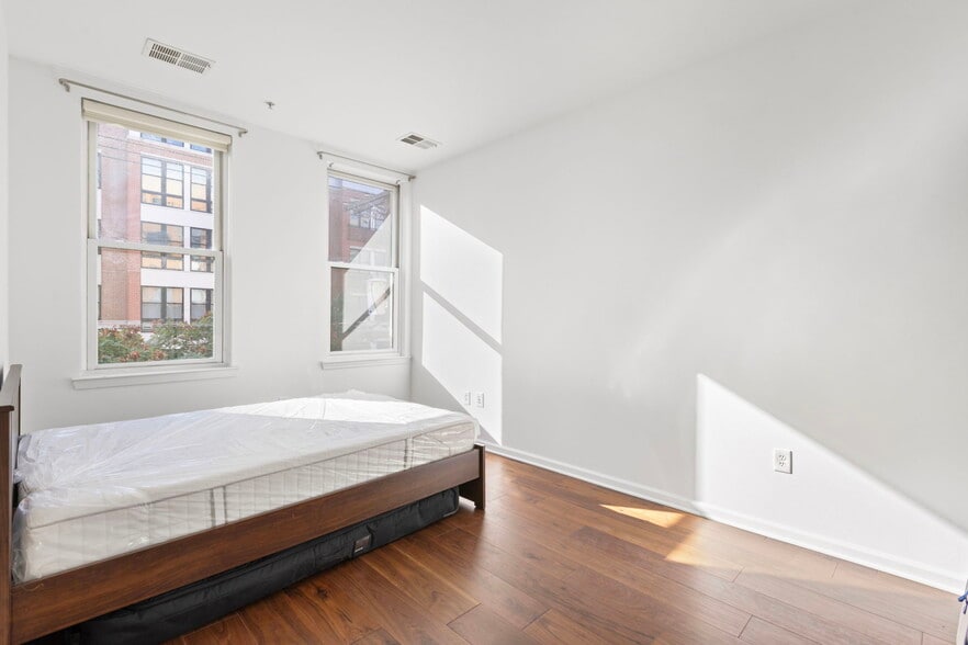 Building Photo - 1100 Adams St