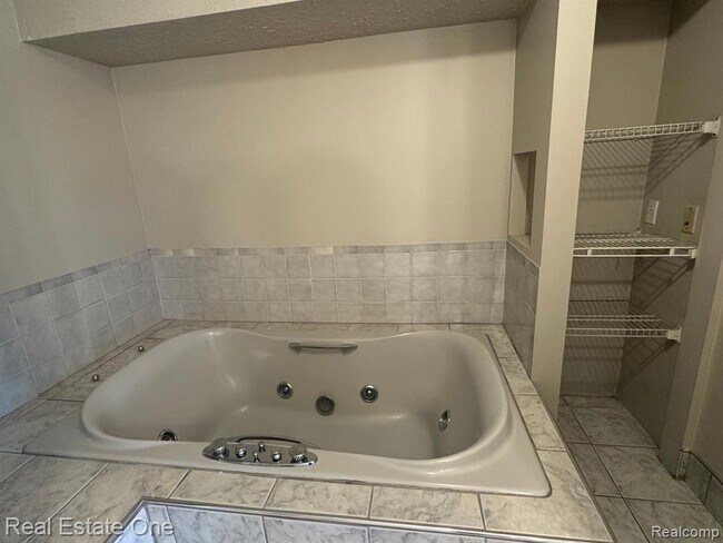 Building Photo - 19317 Surrey Ln