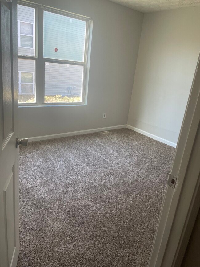 Building Photo - New Flooring Great Location!