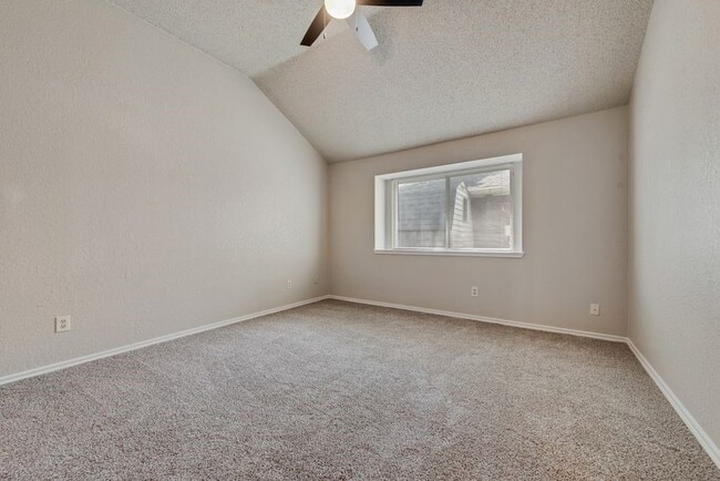 Building Photo - 2618 Trumpet Dr