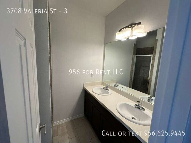 Building Photo - 3708 Valeria St