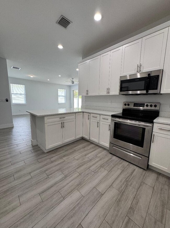 Building Photo - 1029 Mango Dr