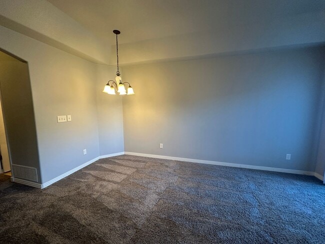 Building Photo - Beautiful 3/3/2 West Side Townhome with Views Available Now!!!