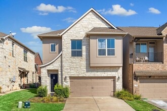Building Photo - 2105 Town Centre Dr