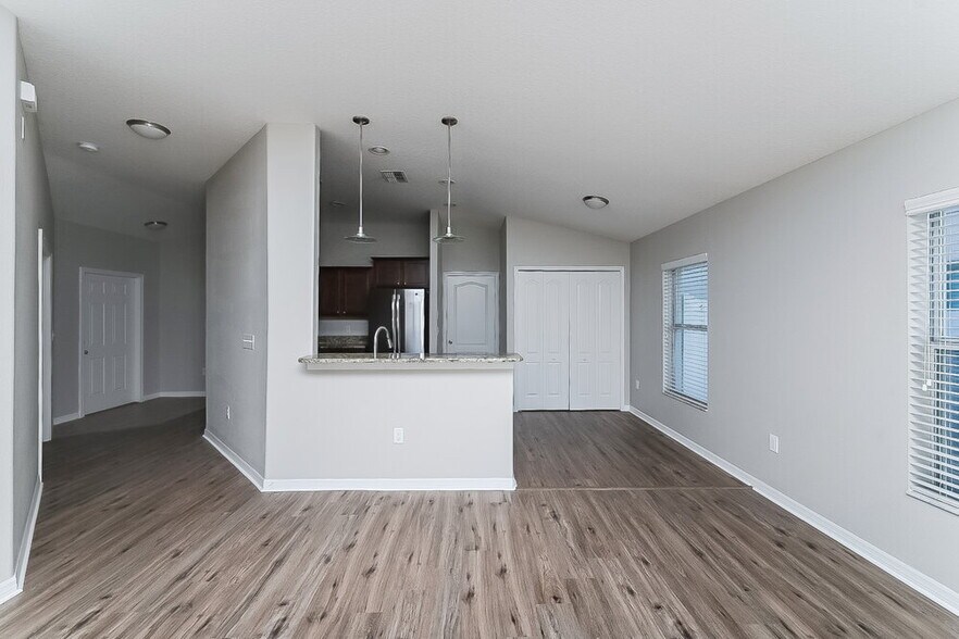 Building Photo - 1037 Seminole Sky Dr